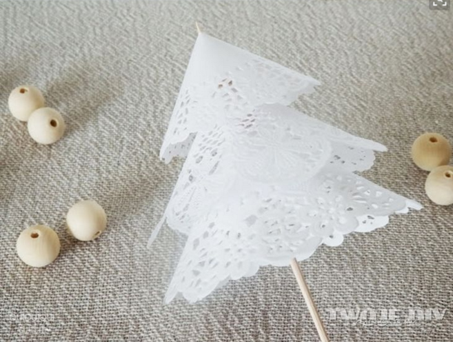 Árbol de Navidad con blondas DIY 6