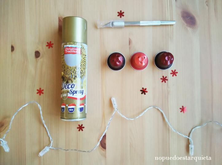 Cadena de luces navideñas. Spray dorado