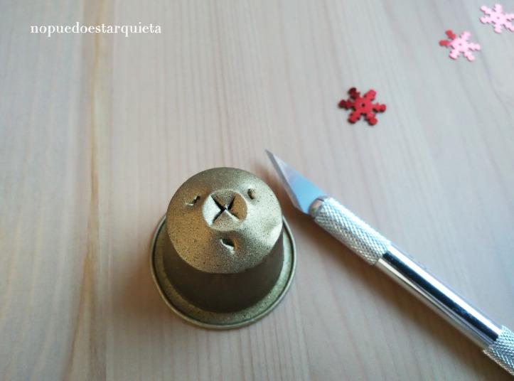 Guirnalda de luces navidad con cápsulas de café. Cadena de luces de Navidad.