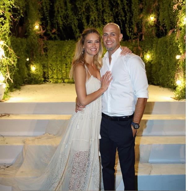 boda-refaeli-hola_MDSIMA20150930_2696_1