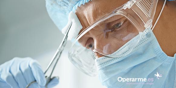 proctólogo operando