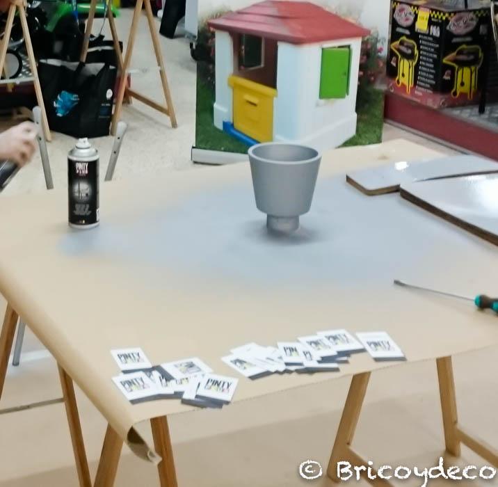 macetero pintado con pintura forja color gris 