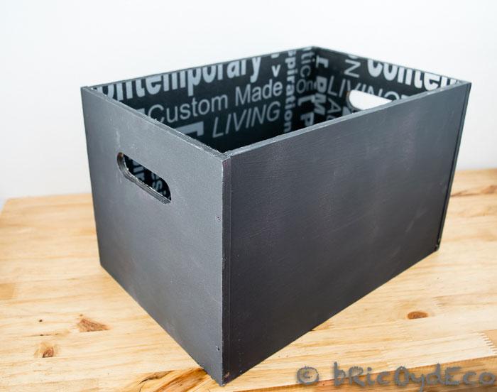 caja de madera pintada con pintura forja en spray