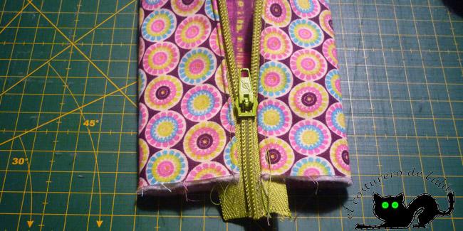 Pon el gancho en la cremallera