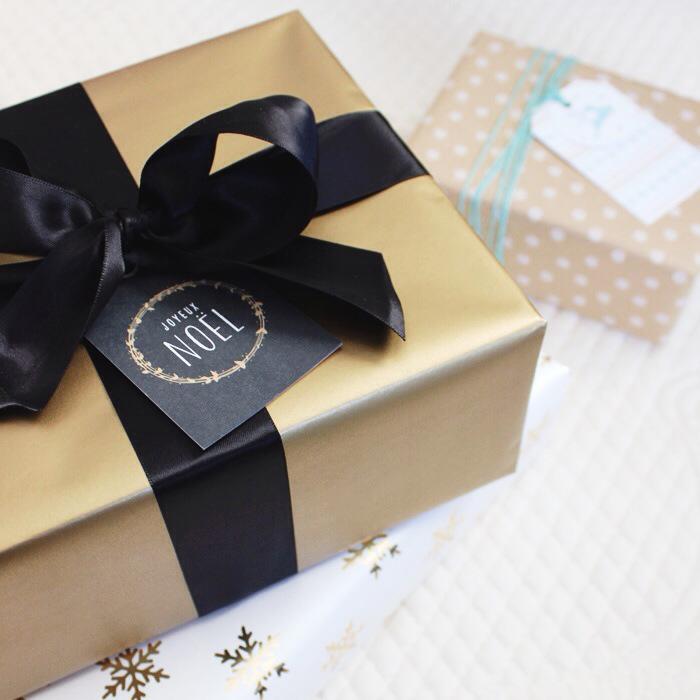 Etiquetas de Navidad gratuitas en All Lovely Party