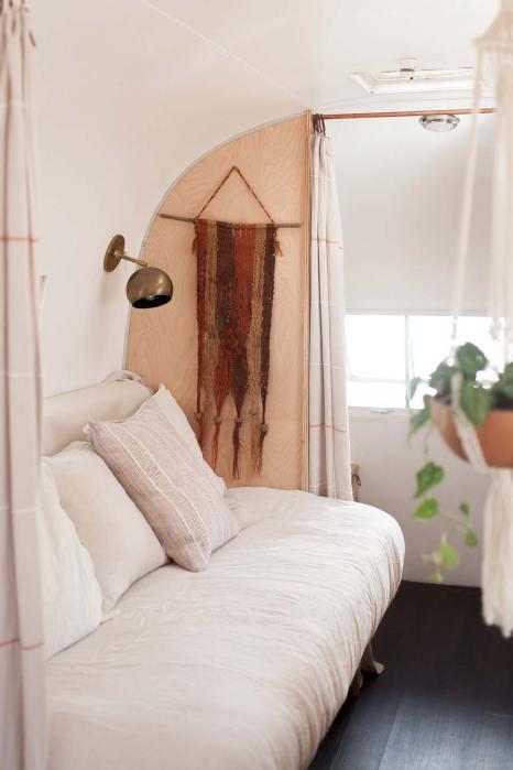 Detalles étnicos en una caravana