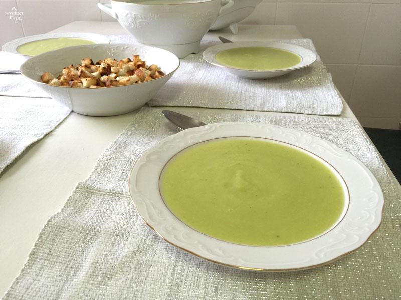 Cómo hacer una crema de calabacín rica y saludable | Via www.sweethings.net