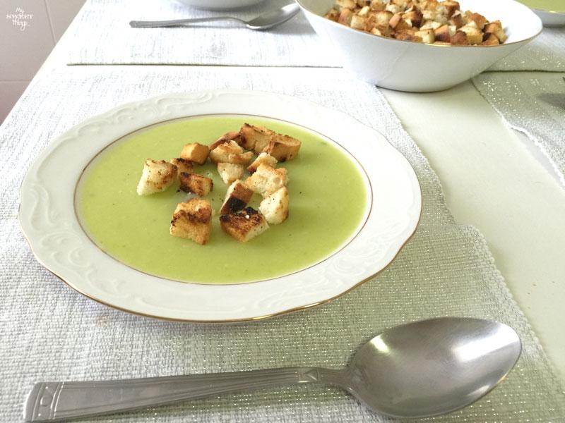 Cómo hacer una crema de calabacín rica y saludable | Via www.sweethings.net