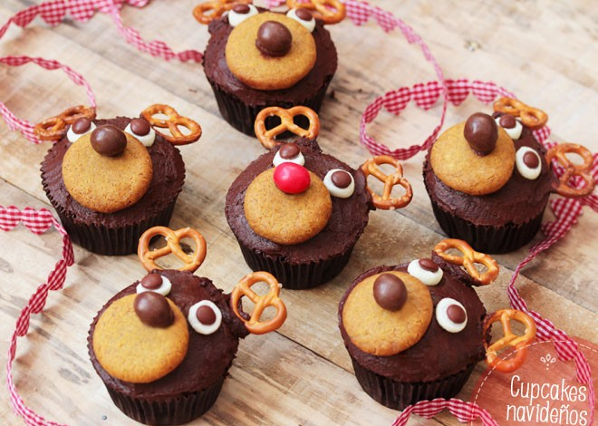 Cupcakes-de-chocolate-para-la-mesa-dulce-de-navidad-Recetas-navideñas-Reto-recetas-navideñas-mesa-navideña-mesa-dulce-1