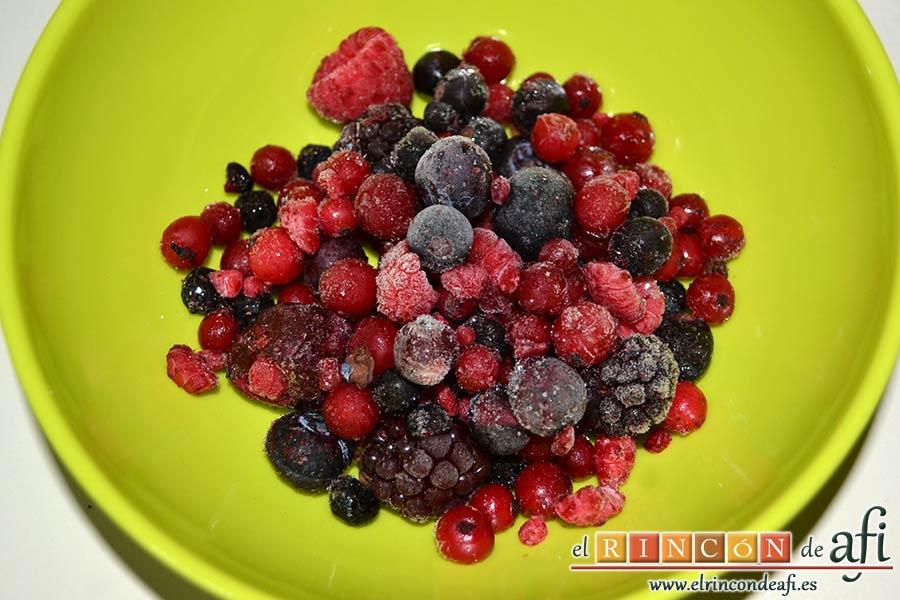 Panettone de Julius, poner en un bol los frutos rojos para que se descongelen