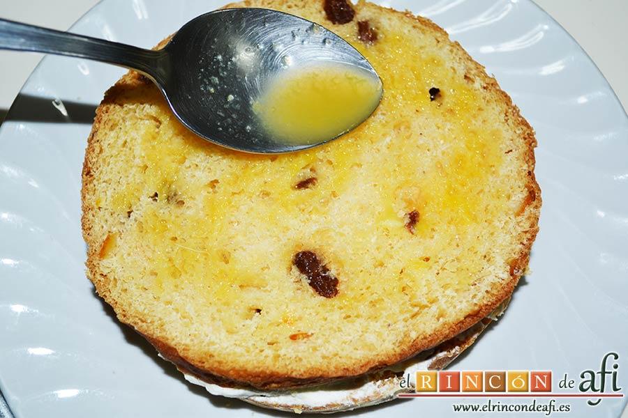 Panettone de Julius, seguir montando capas primero con zumo
