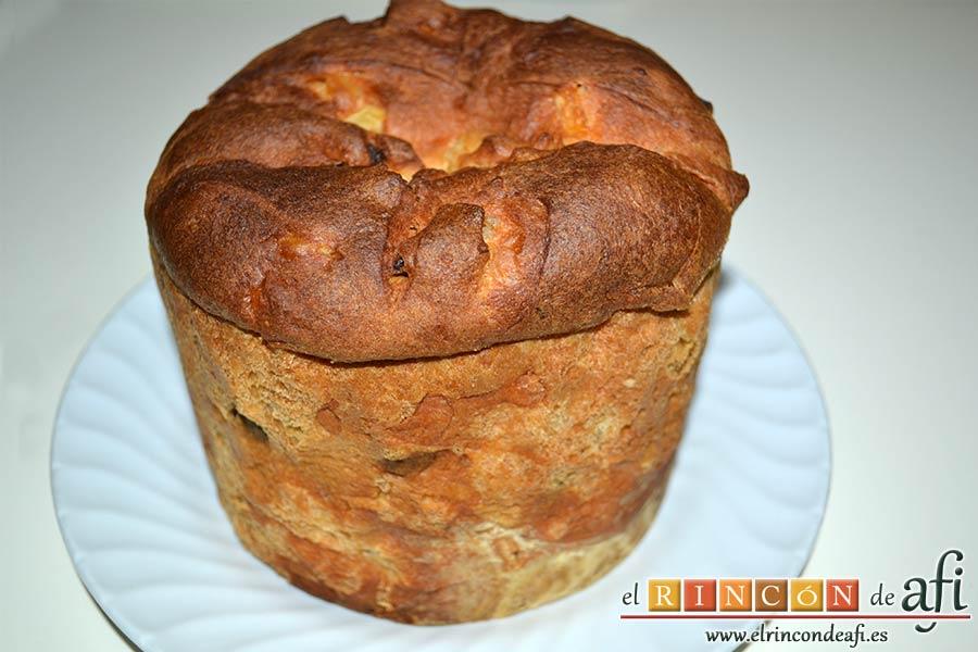 Panettone de Julius, retirar el papel del panettone