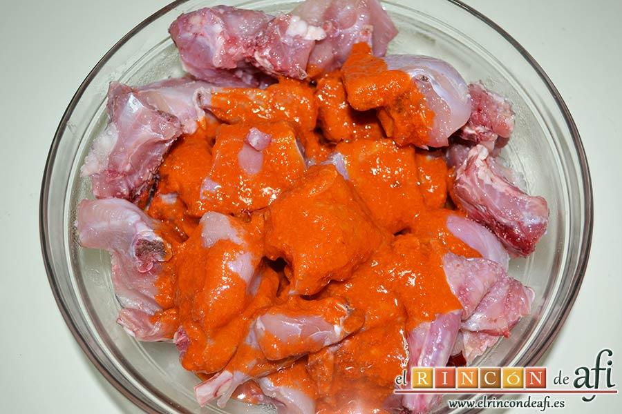 Conejo en salmorejo, volcar sobre el conejo