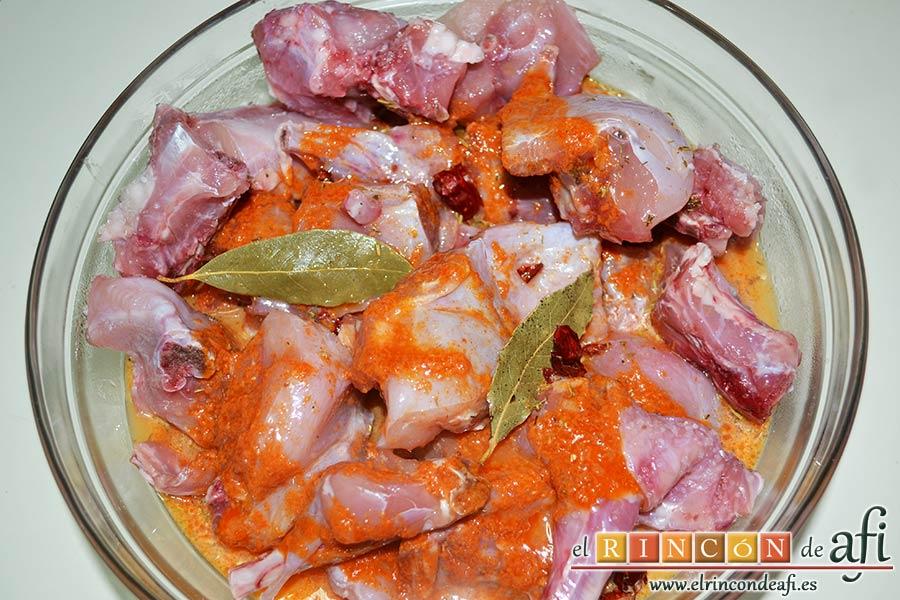 Conejo en salmorejo, triturar muy bien y volcar sobre el conejo