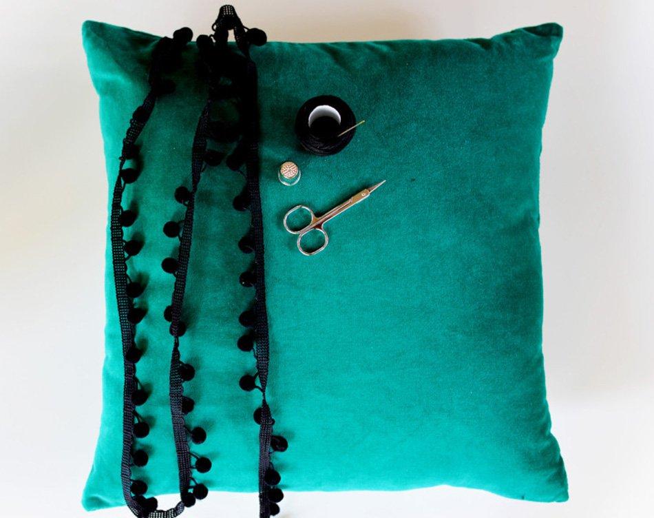 originales cojines con pompones homedit materiales