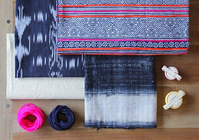 originales cojines con pompones materiales