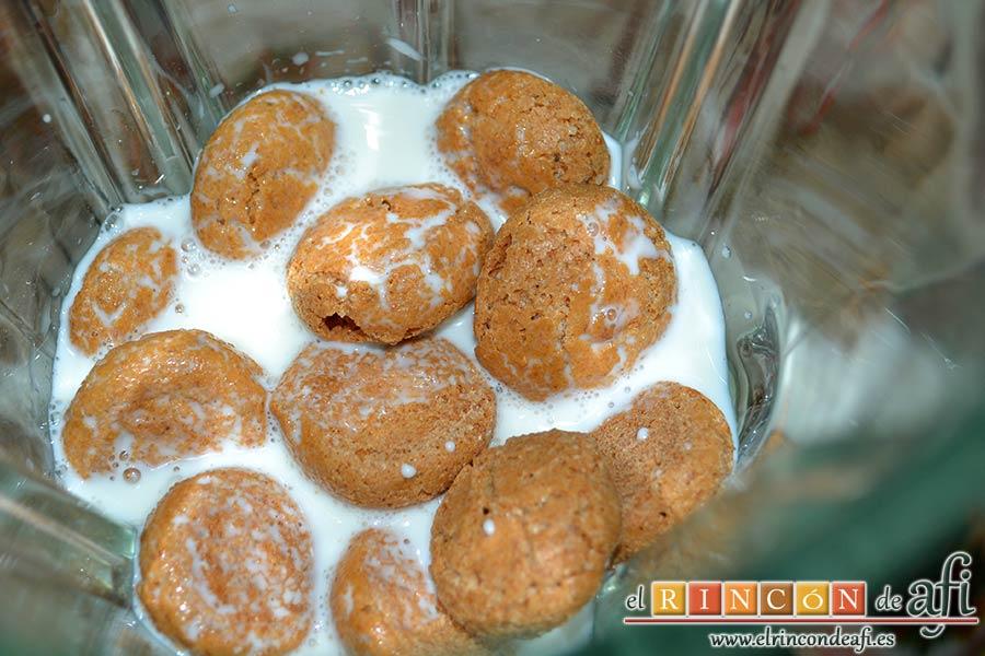 Lassi de Navidad, añadir el vaso de leche entera