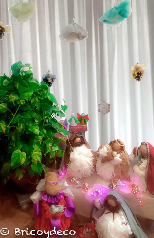 decorar escaparate con objetos reciclados