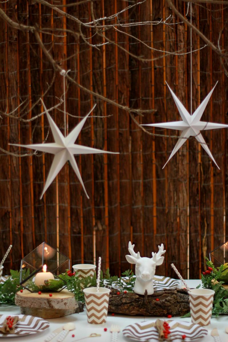 Decoración navideña con vajilla desechable en All Lovely Party