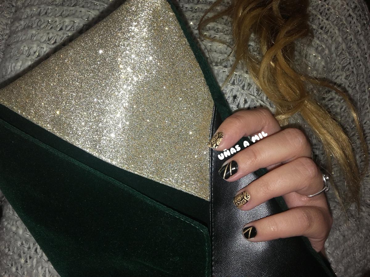 nail_art_diseño_decoración_uñas_negro_dorado_fiesta_navidad_año_nuevo_noche (2)