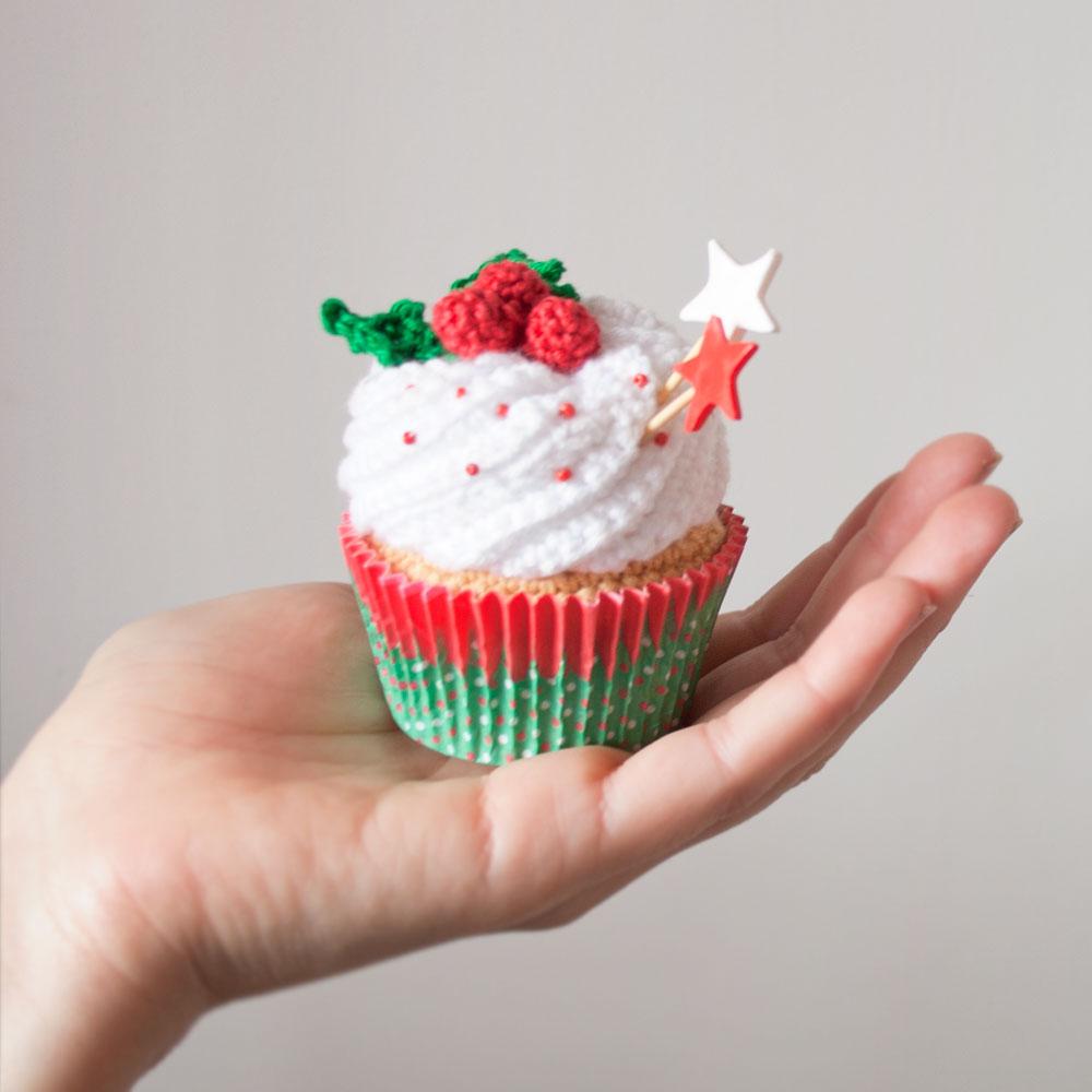 Christmas crochet cupcake By “I am a Mess”