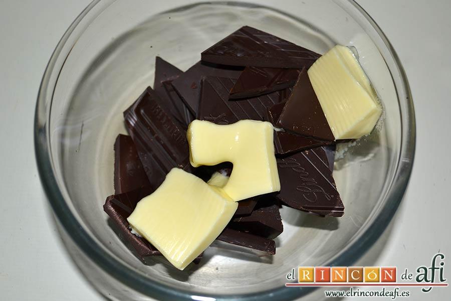 Tarta de brioche y vainilla, trocear el chocolate y poner en un bol con la mantequilla