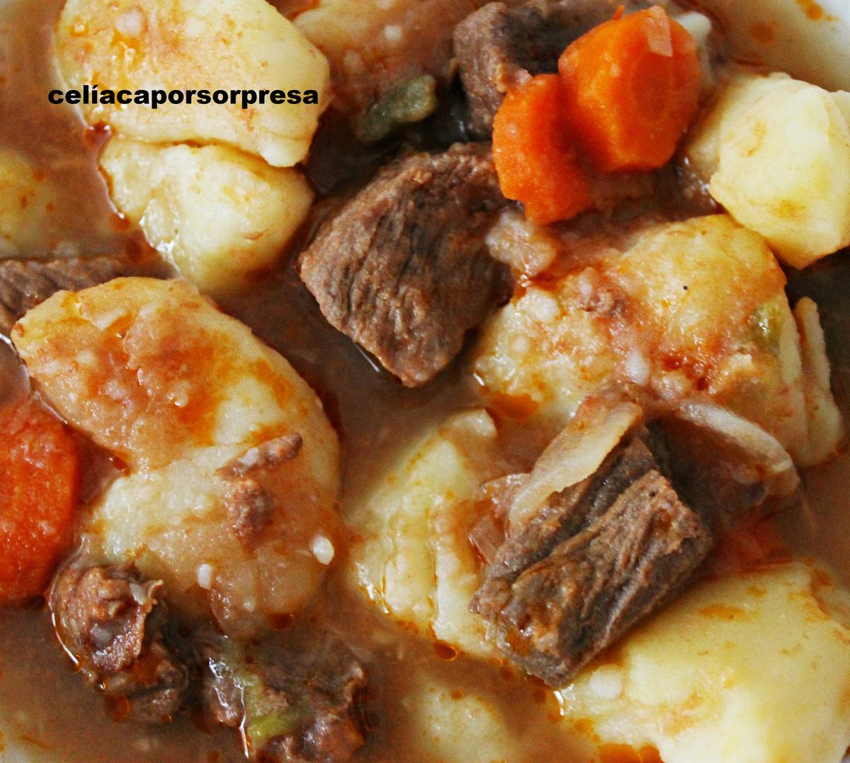 estofado-de-patatas-con-carne-desde-arriba