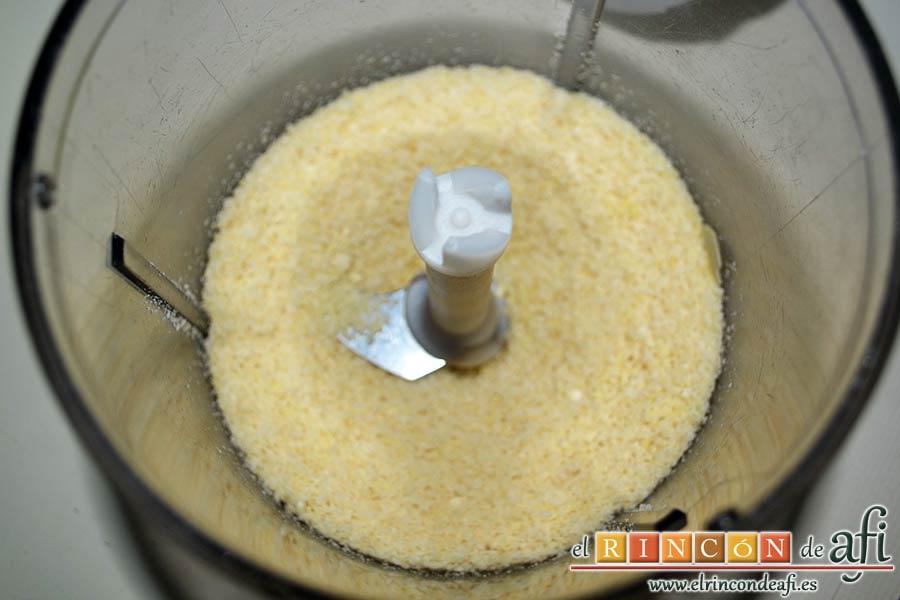 Erizos de panellets, triturar las almendras hasta obtener una harina