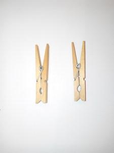 crea adornos navideños con pinzas de ropa