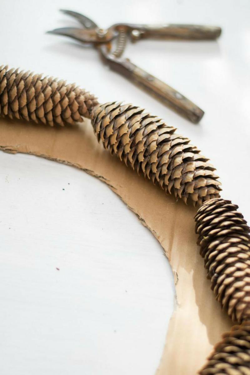 Crea tu propia corona de piñas con este tutorial de All Lovely Party