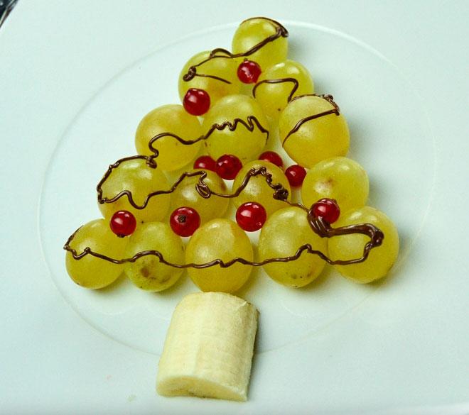 uvas con forma de árbol de Navidad 