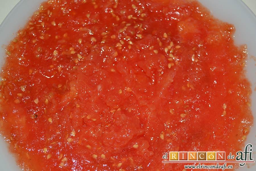 Sopa de almejas, rallar los tomates