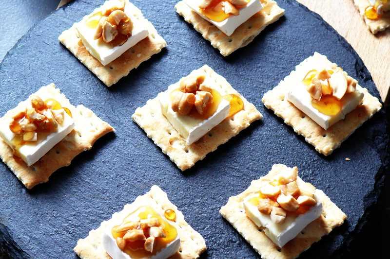 aperitivo con queso brie