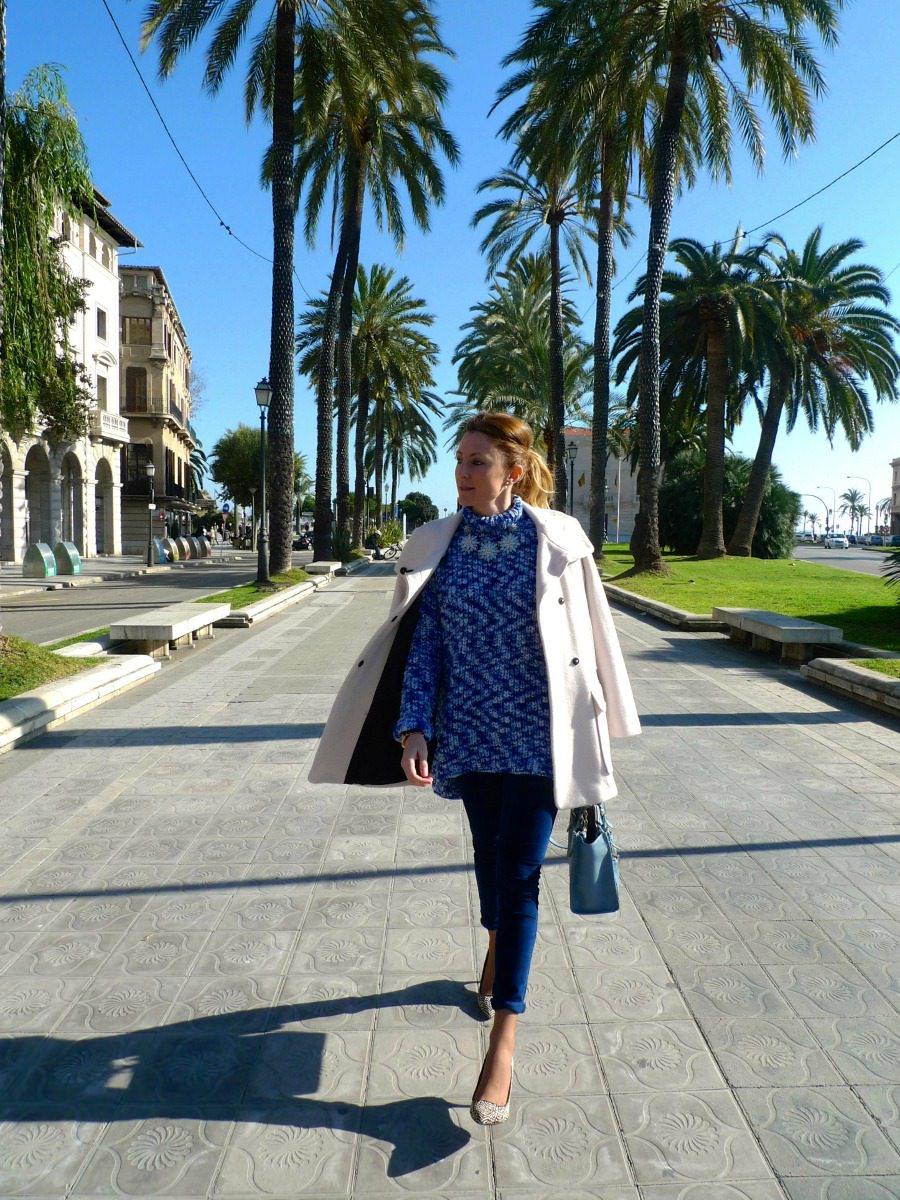 oversize sweater and blue skinny pants livelovepolly by paula casielles ´`