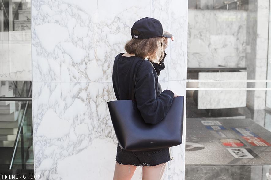 Trini |Gap sweatshirt Levis vintage shorts Adidas Superstar sneakers