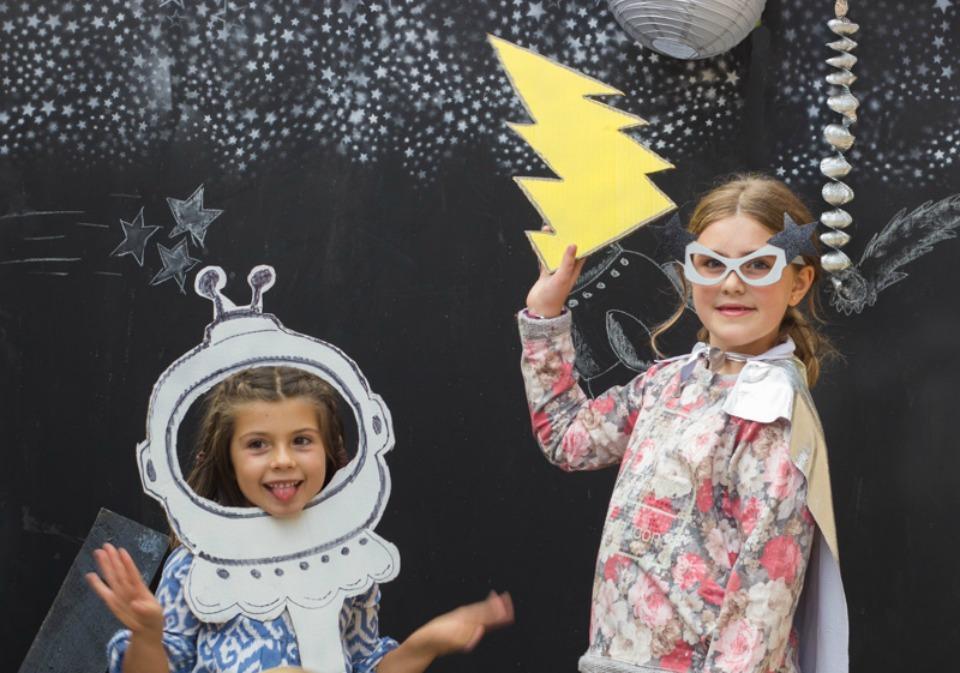Una fiesta espacial infantil en All Lovely Party