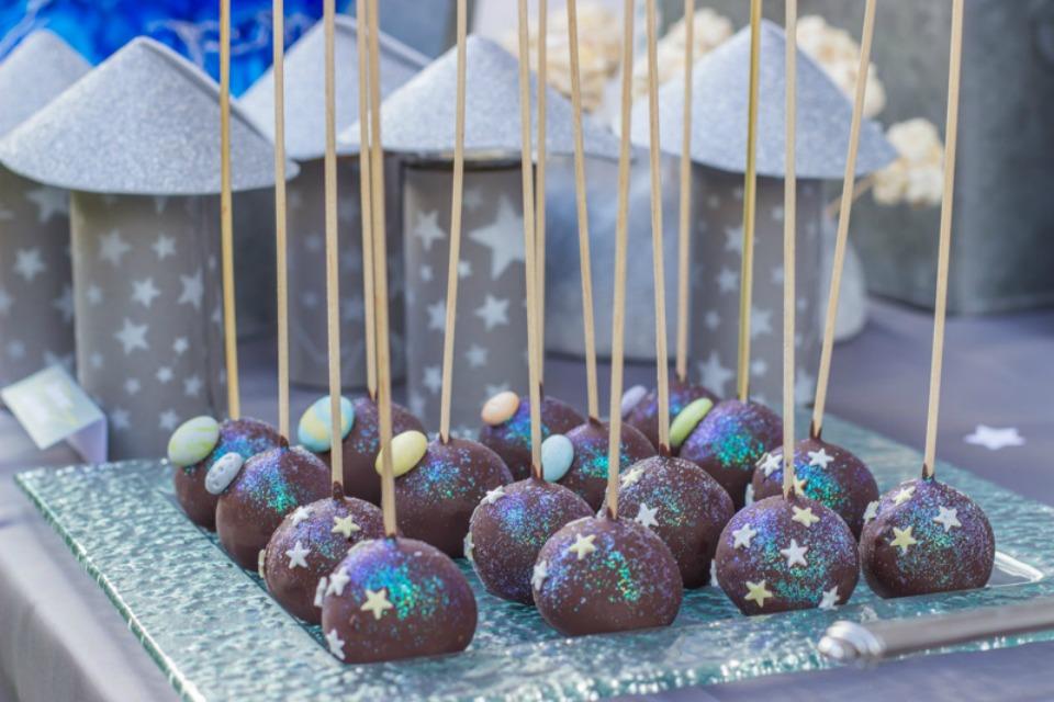 Una fiesta espacial infantil en All Lovely Party