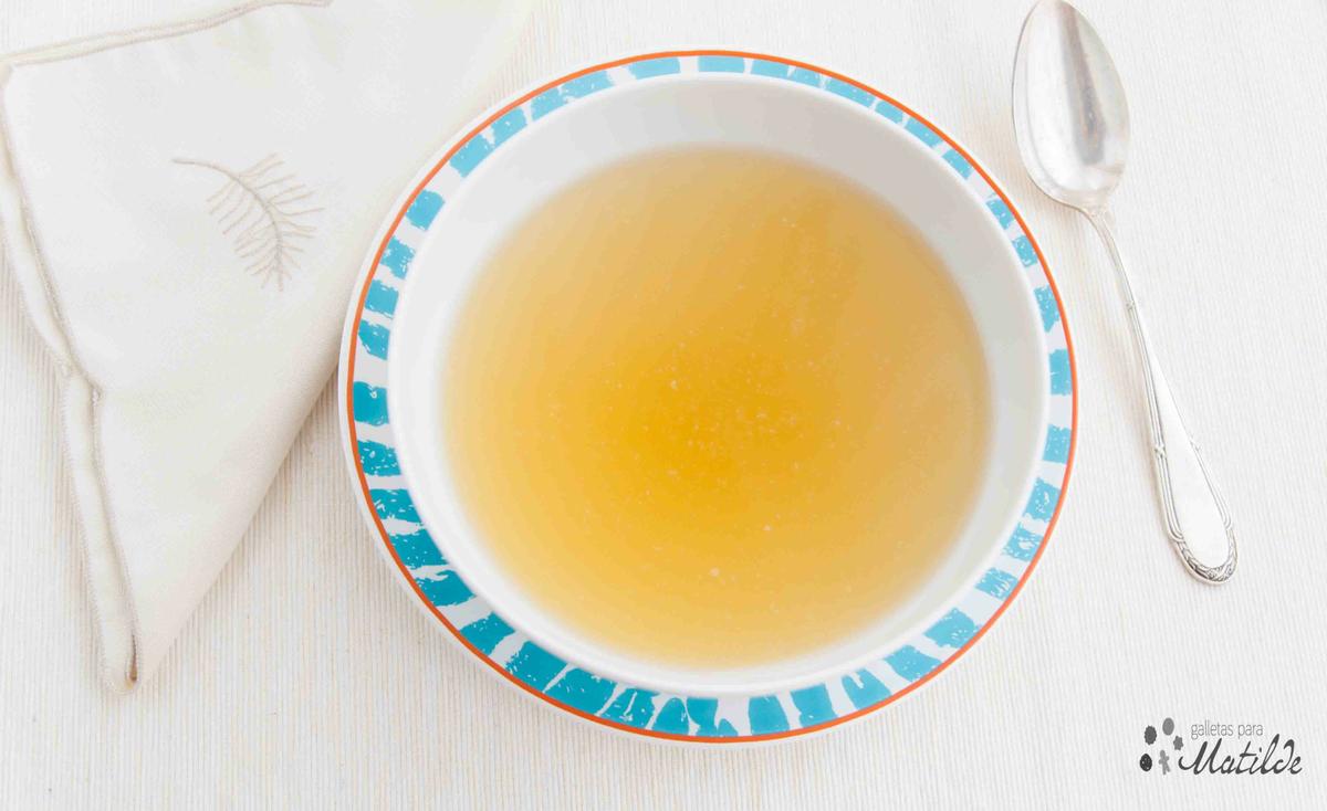 Caldo de pollo casero