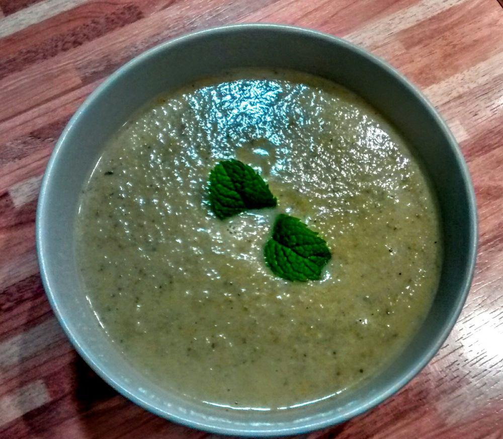 Crema de calabacín, apio y champiñones