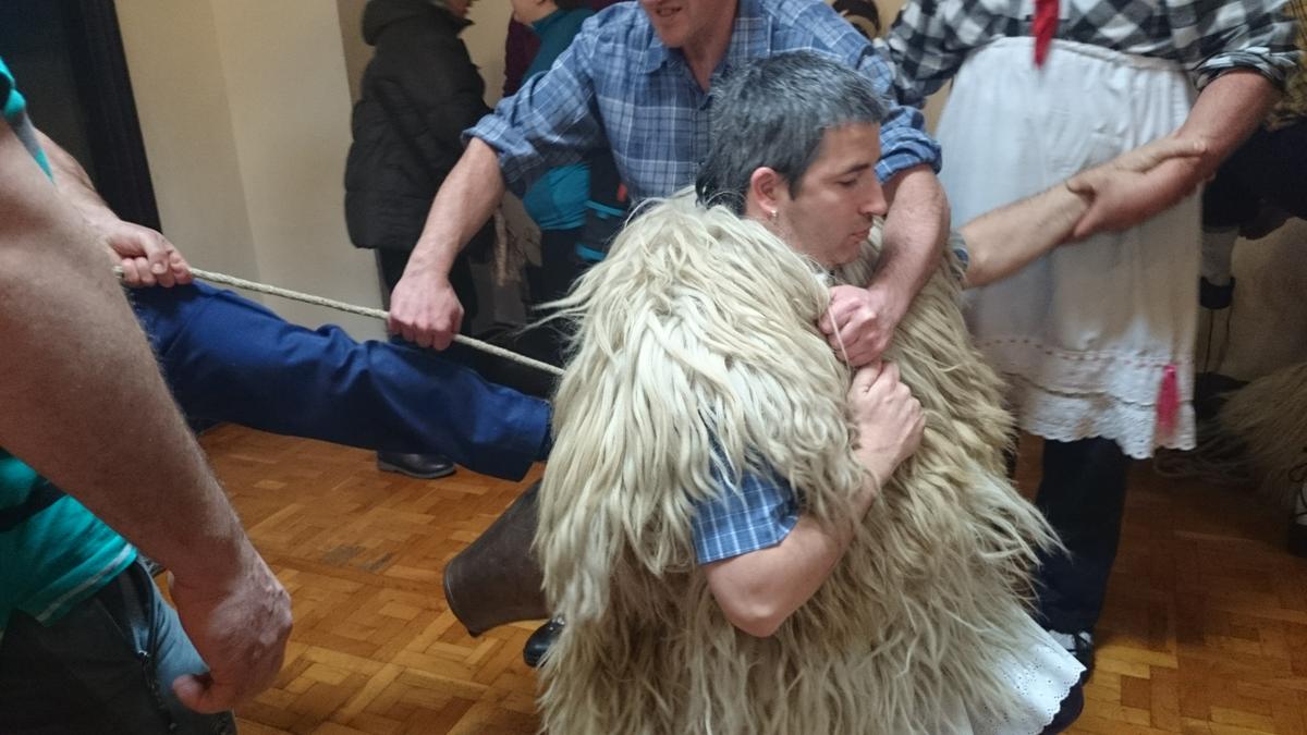 carnavaldeiturenyzubieta-atandocencerros