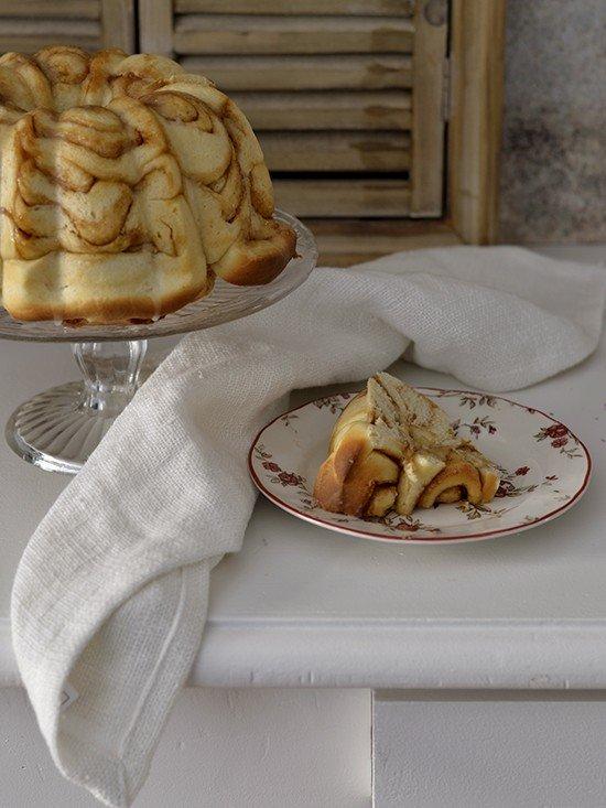 cinnamon roll bundt cake 19