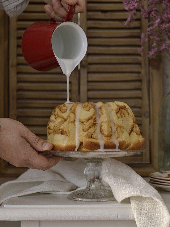 cinnamon roll bundt cake 13