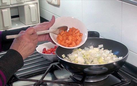 Sopa de lentejas con verduras18