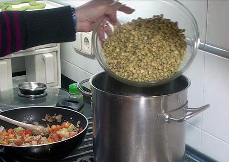 Sopa de lentejas con verduras27
