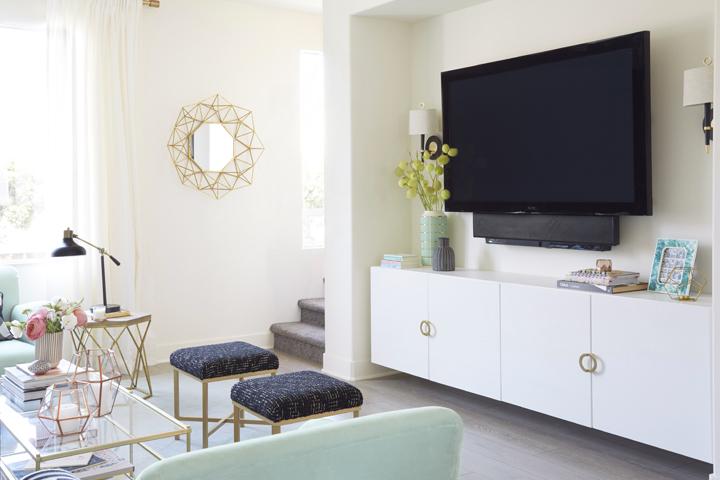TV_Credenza_Styling_Bright_Living_Room