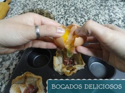 echamos el huevo en la cesta