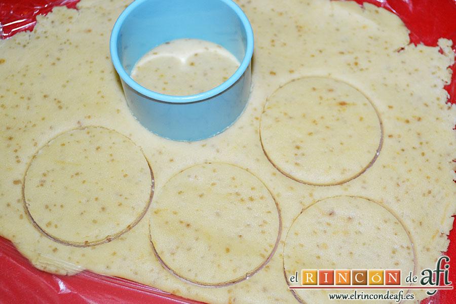 Minitartaletas de mermelada de Lorraine Pascale, cortar círculos con un cortapastas