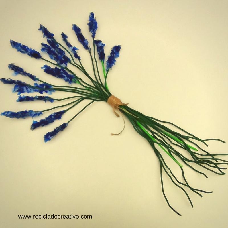 Flores Espigas de Lavanda hechas reciclando botellas de plástico pet