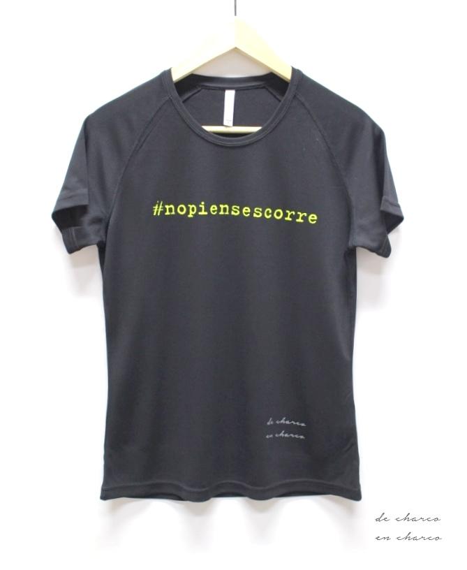 camiseta deporte running mujer no pienses www.decharcoencharco.com
