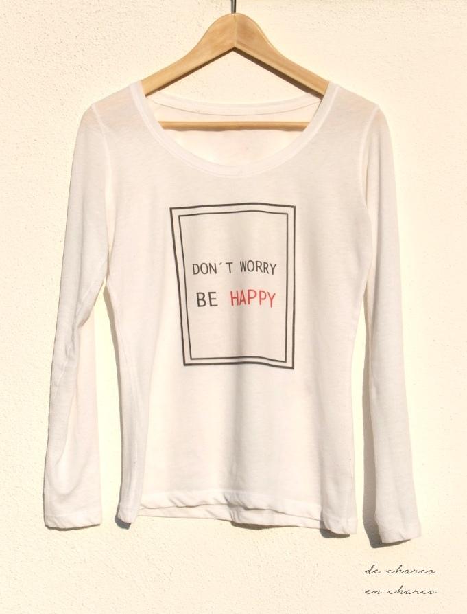 camiseta mujer dont worry be happy blanca www.decharcoencharco.com